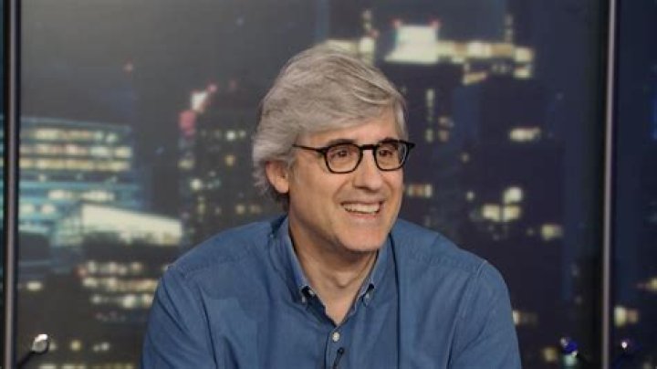 Unveiling The Truth: Is Mo Rocca Gay?
